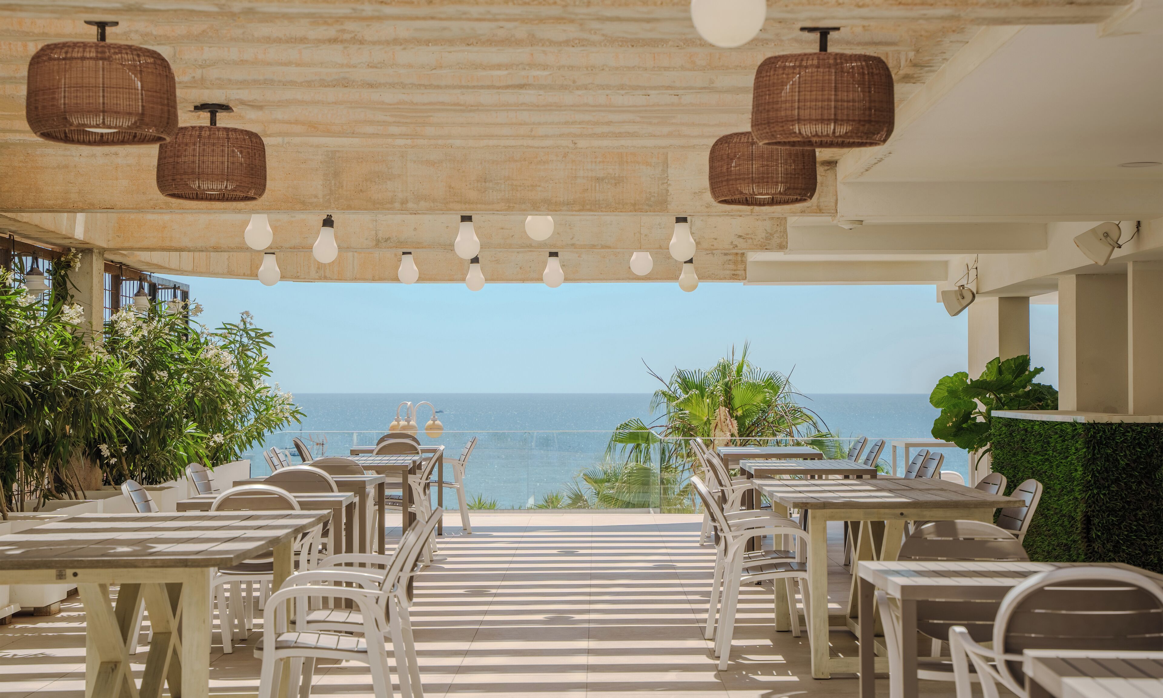 breakfast, lunch, dinner served; international cuisine