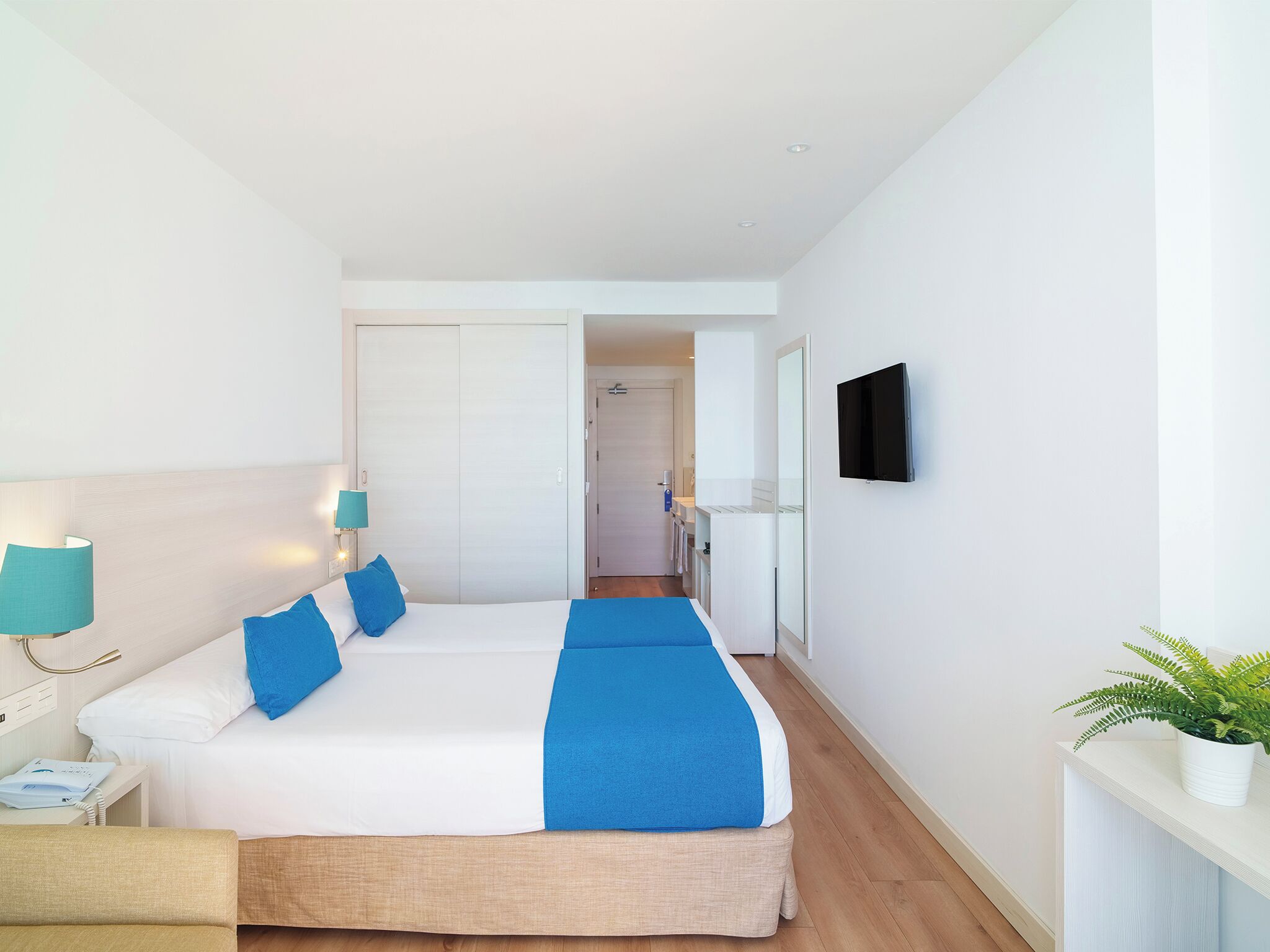 down duvets, in-room safe, desk, laptop workspace