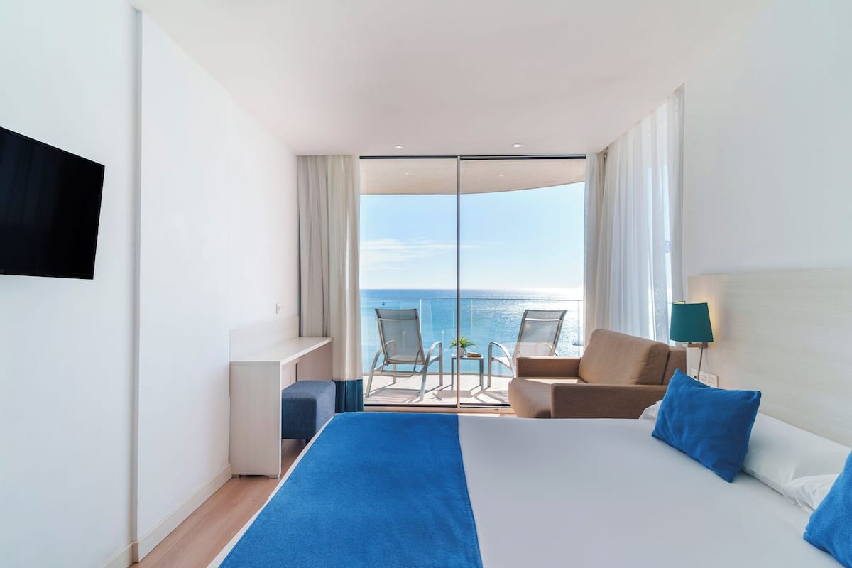 sea view double room grand corner terrace (2 adults) | down duvets, in-room safe, desk, laptop workspace