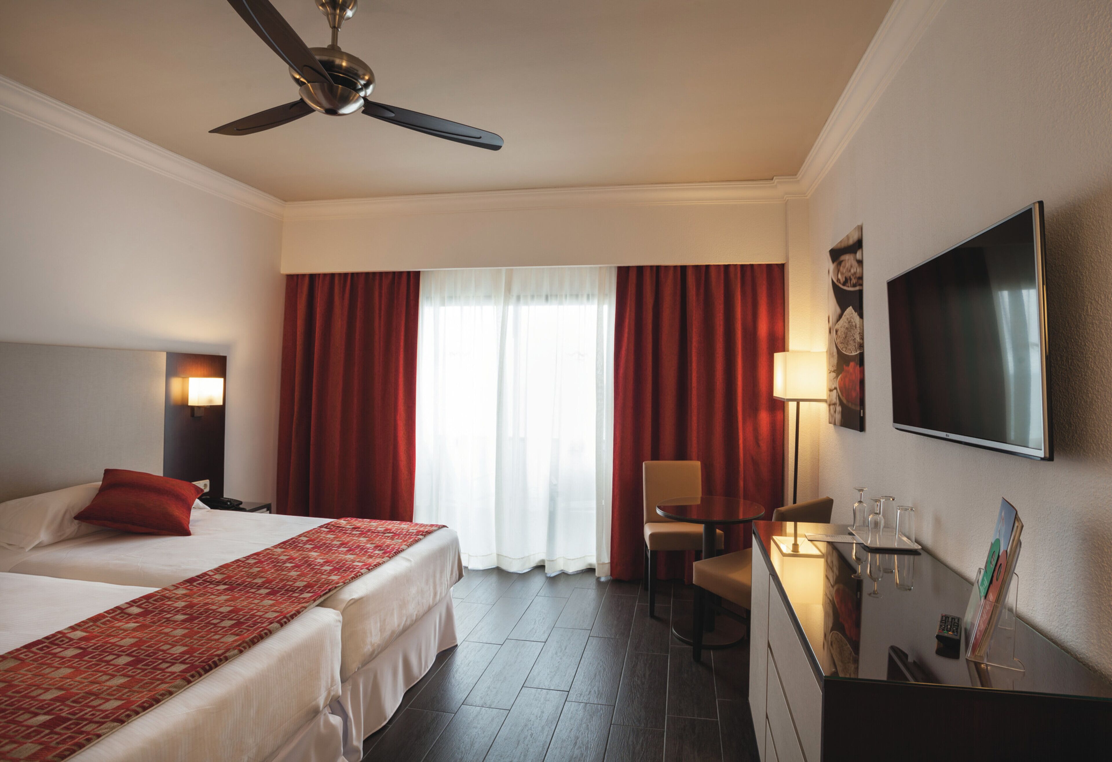 Minibar, WiFi (free), bed sheets