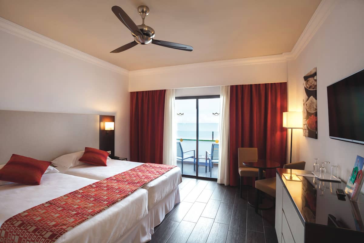 Camera doppia, balcone, vista mare | Minibar, Wi-Fi gratuito, lenzuola