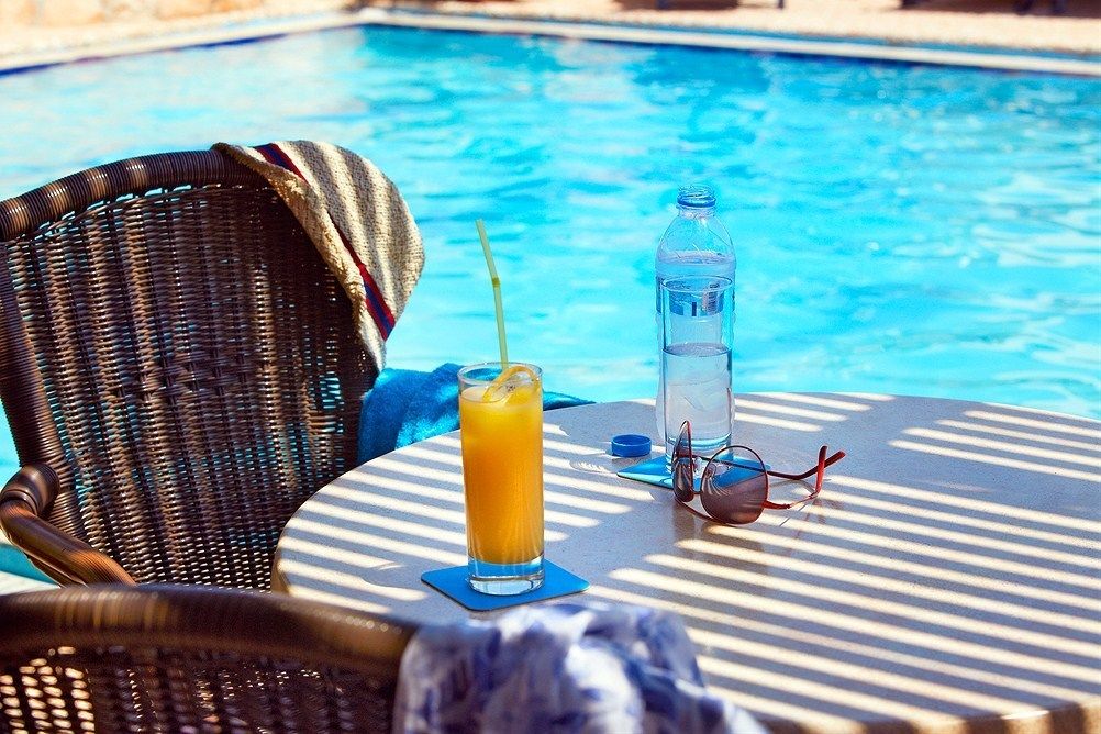 breakfast, lunch and dinner served