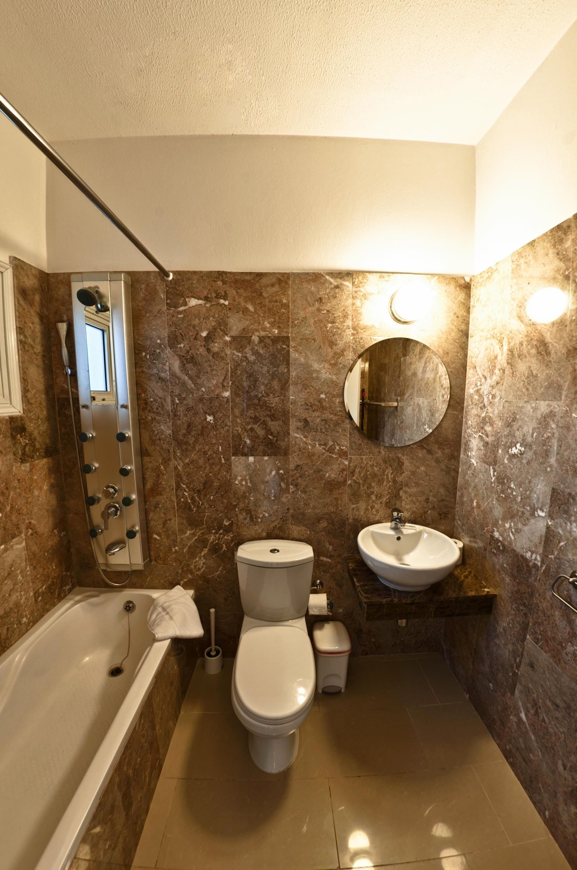 apartment, 1 bedroom | bathroom | shower, free toiletries, hair dryer, towels