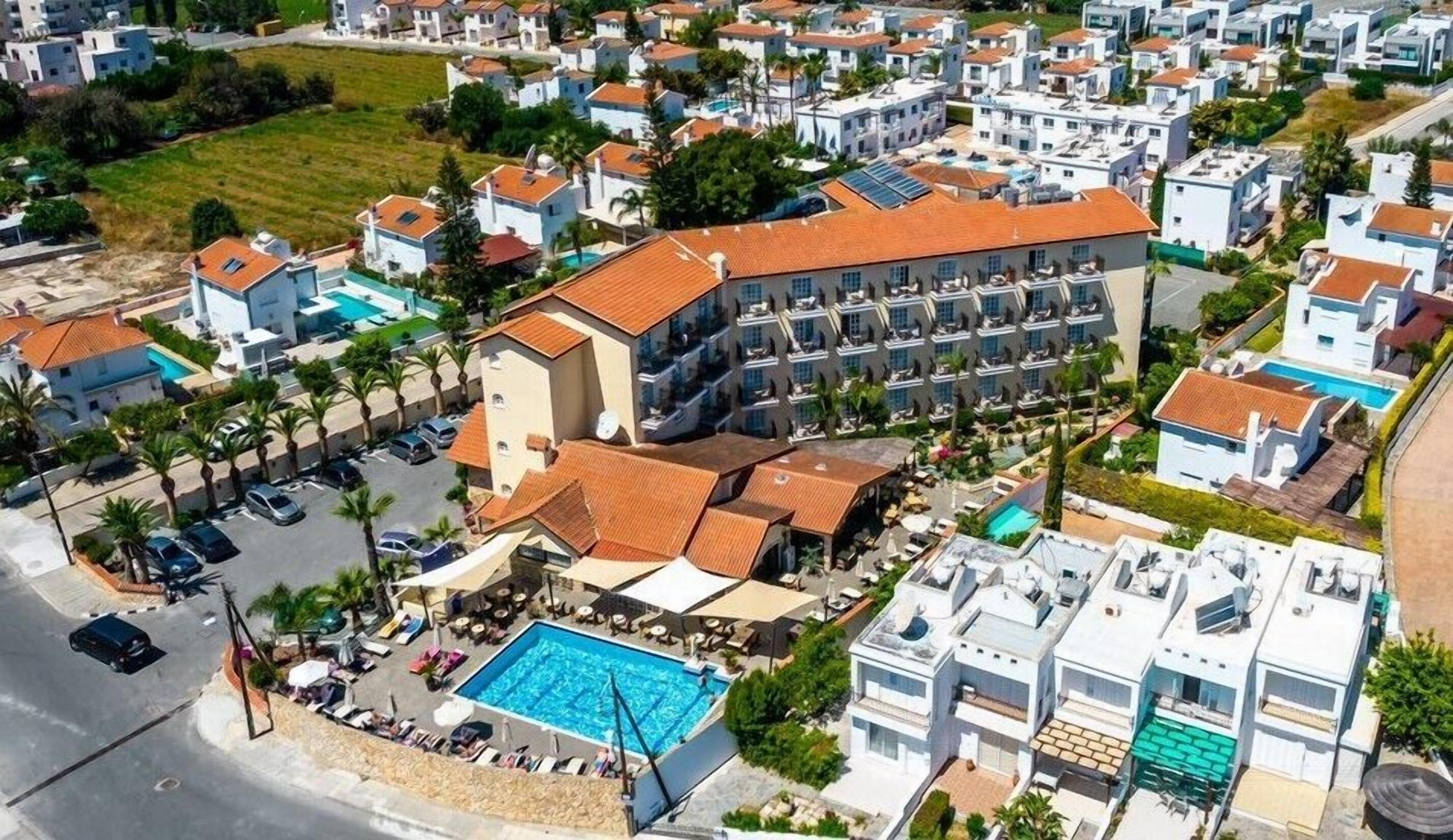 2 outdoor pools, pool umbrellas, sun loungers