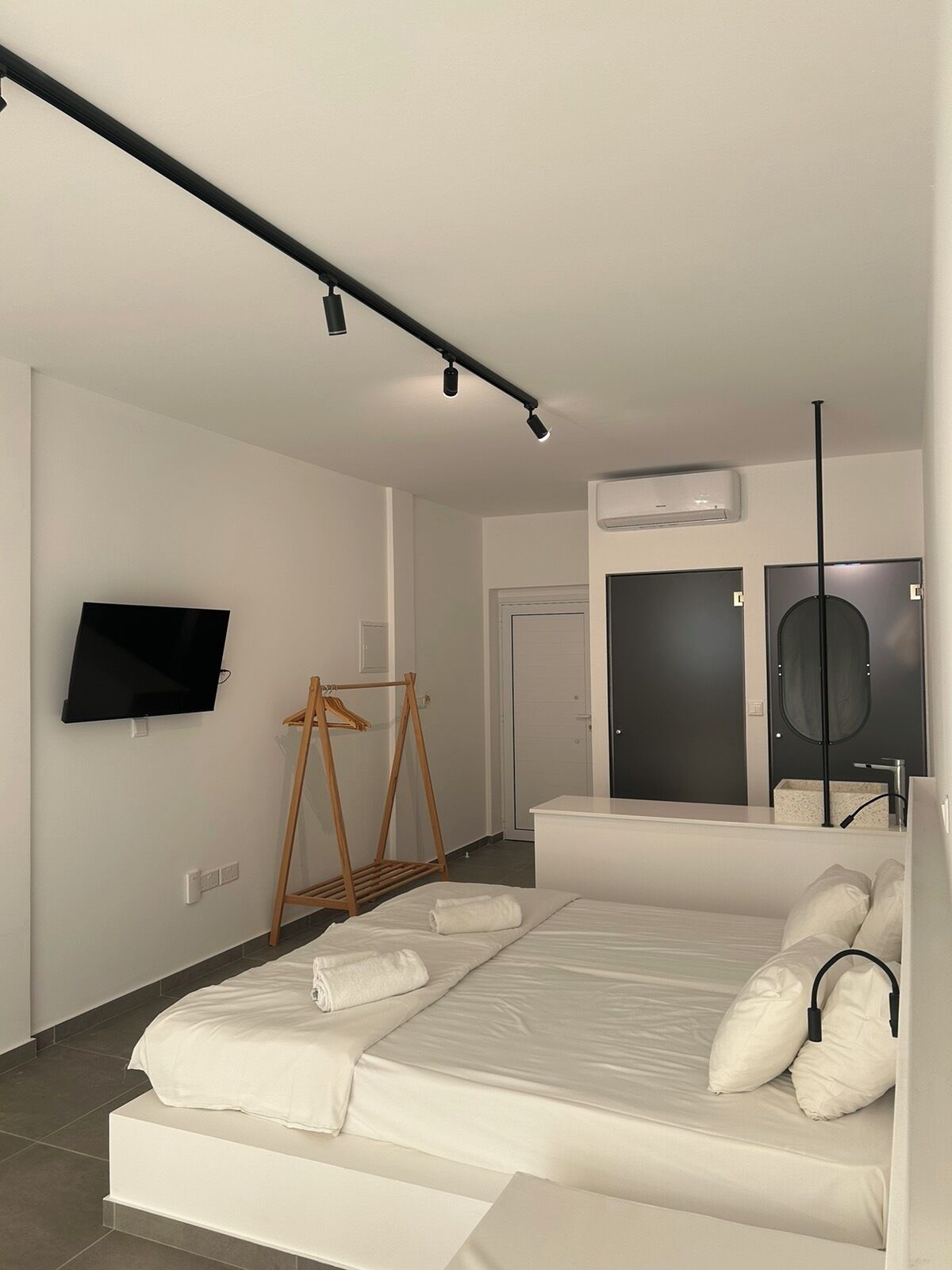 Schreibtisch, schallisolierte Zimmer