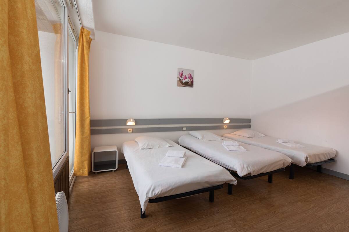 Triple Room, Multiple Beds, Non Smoking