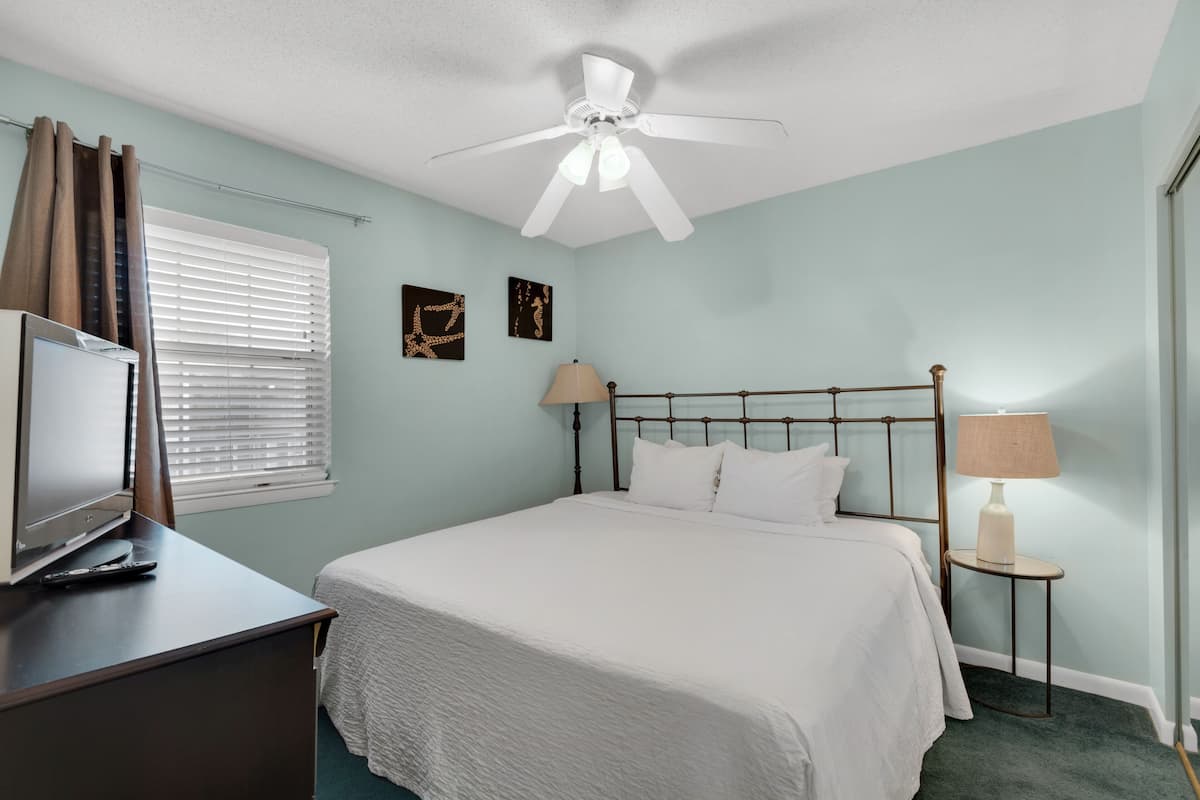 Condo, 1 Bedroom, 1 Bathroom, Partial View | 1 bedroom, individually decorated, individually furnished