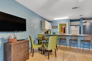 Condo, 1 Bedroom, 1 Bathroom | Essbereich im Zimmer