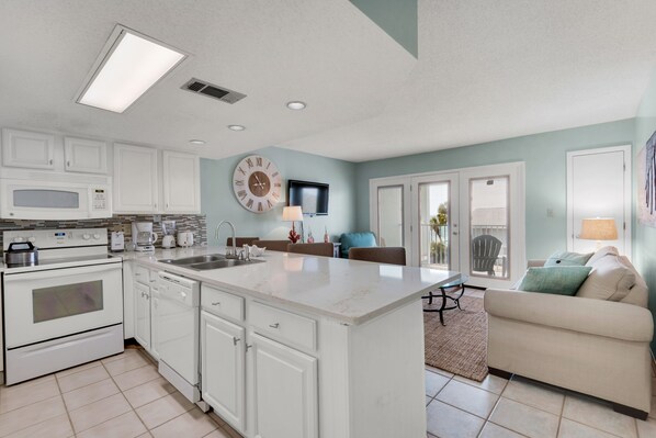 Condo, 1 Bedroom, 1 Bathroom, Partial View | Private kitchen | Full-size fridge, microwave, stovetop, dishwasher - Gulfview Condominiums (Miramar Beach)