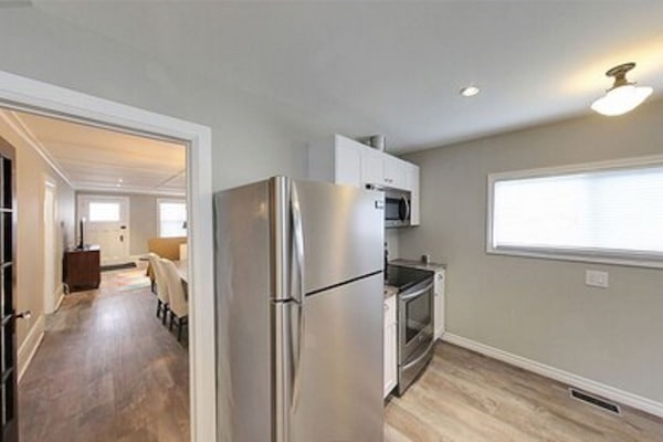 2 Bedroom House, 1 Queen Bed and 2 Double Beds | Private kitchen