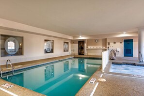 Indoor pool - Comfort Suites Stevensville - St. Joseph (Stevensville)