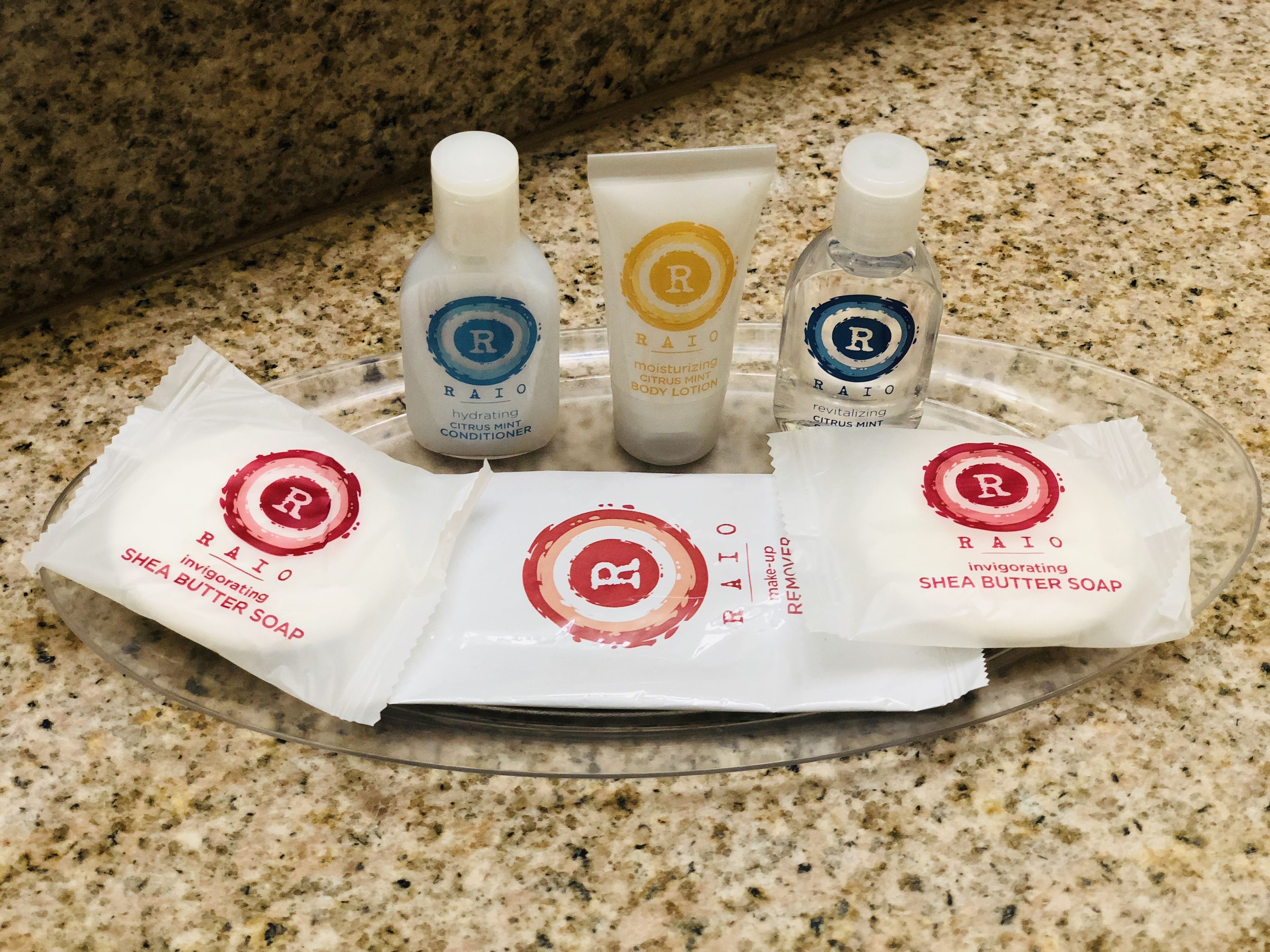 combined shower/bathtub, hair dryer, towels