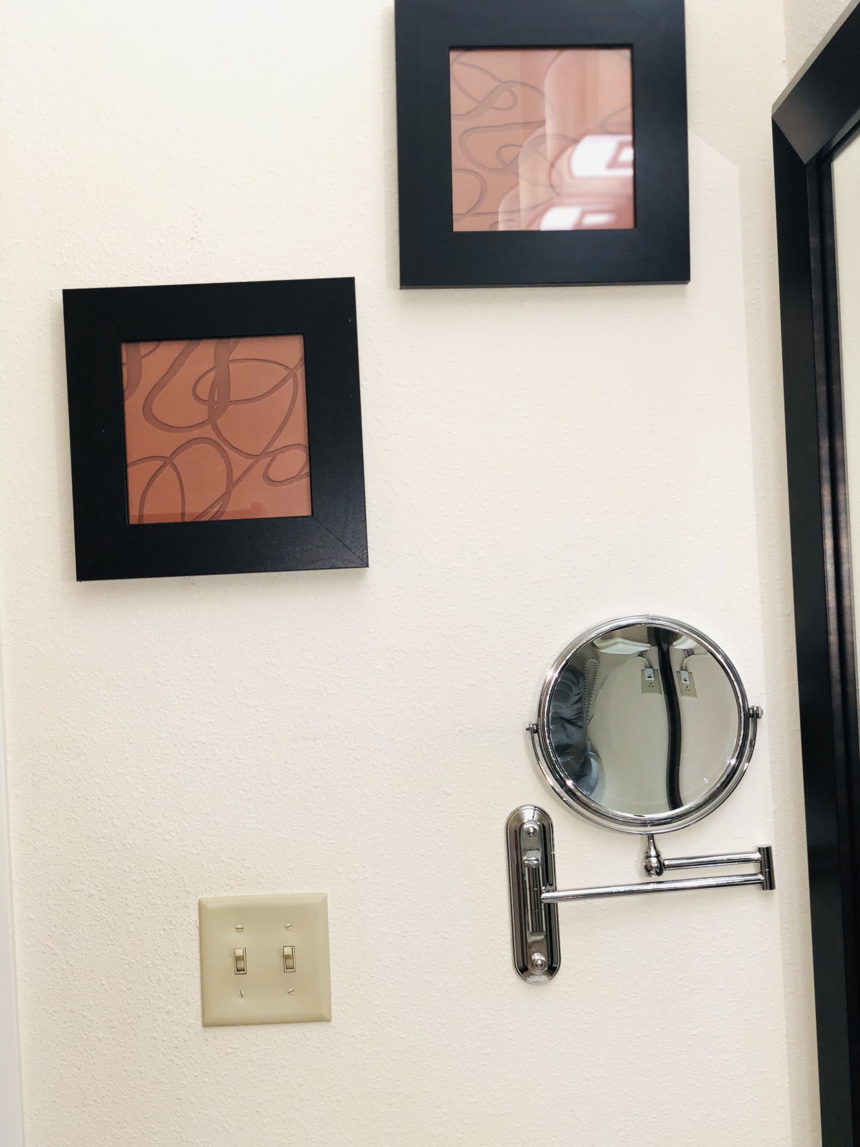 combined shower/bathtub, hair dryer, towels