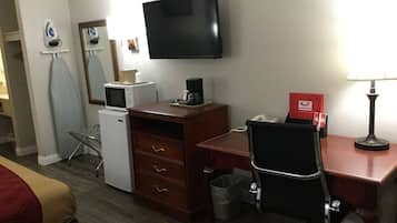 Standard Room, 2 Queen Beds, Non Smoking | Room amenity