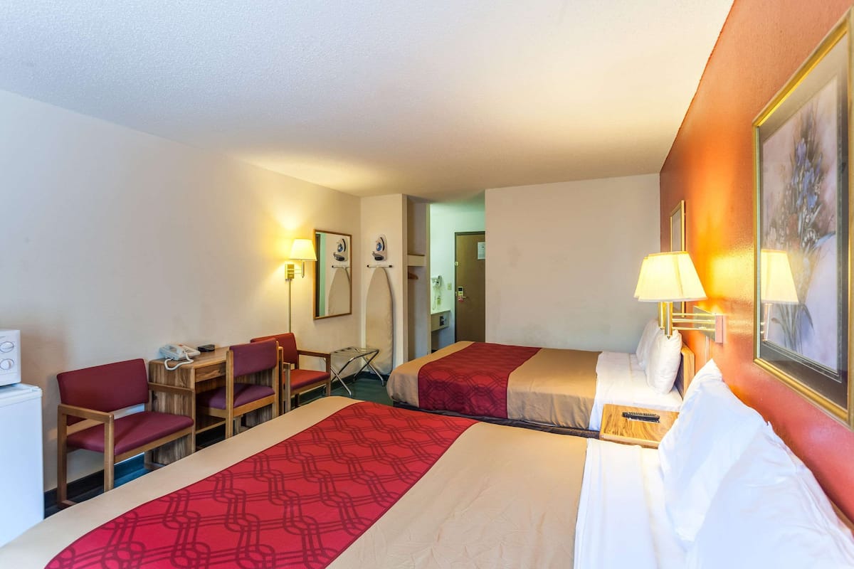 Standard Room, 2 Queen Beds, Non Smoking | WiFi (free), bed sheets