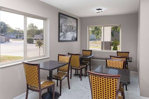 Free daily on-the-go breakfast - Super 8 by Wyndham Olney (Olney)