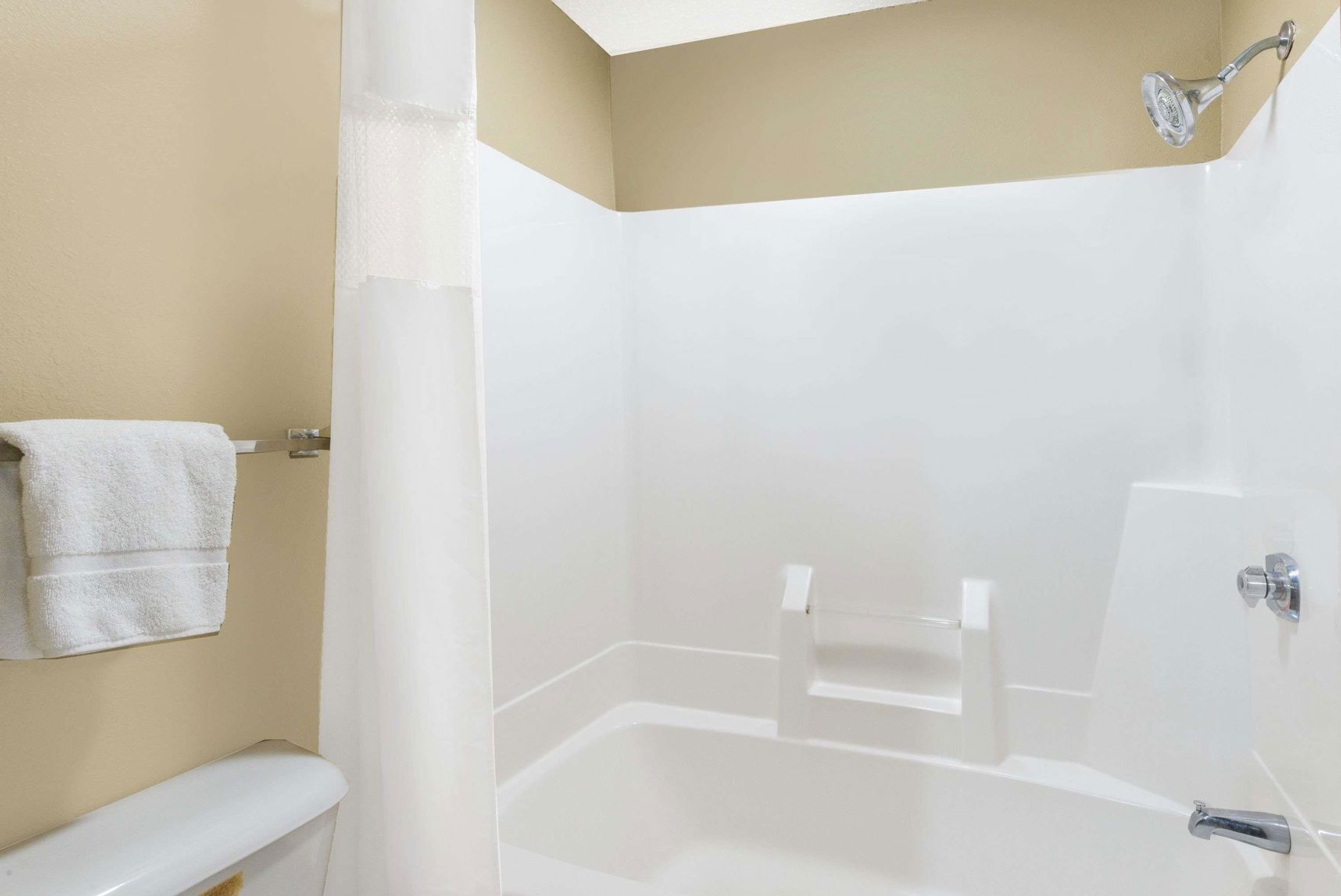 Salle de bain | Ensemble douche/baignoire, articles de toilette gratuits, sèche-cheveux