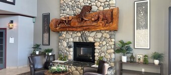 Grand View Inn & Suites