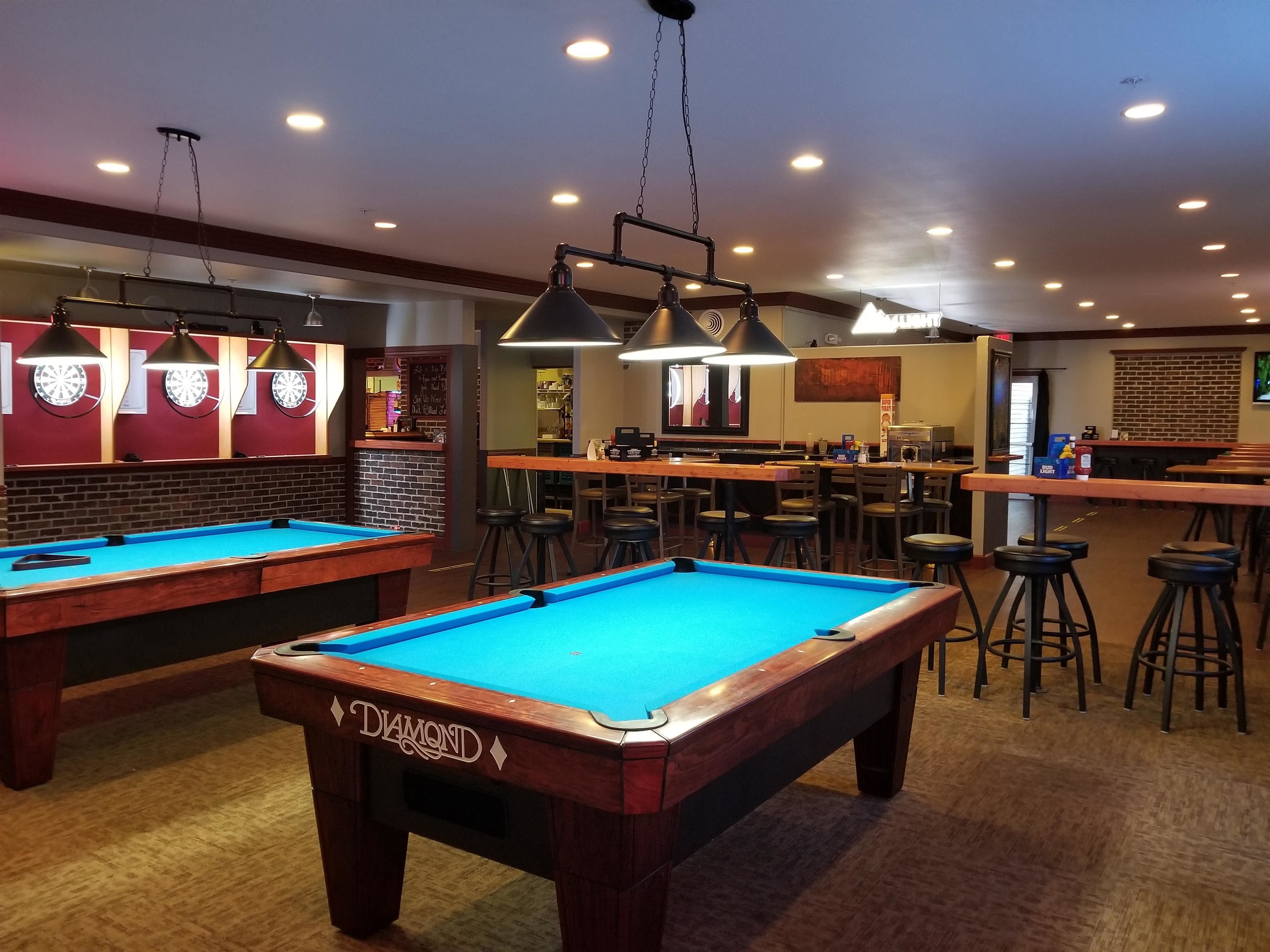 2 restaurants, lunch served