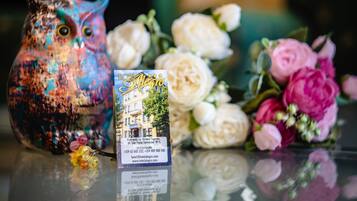 Bữa sáng (10 BGN/mỗi người)