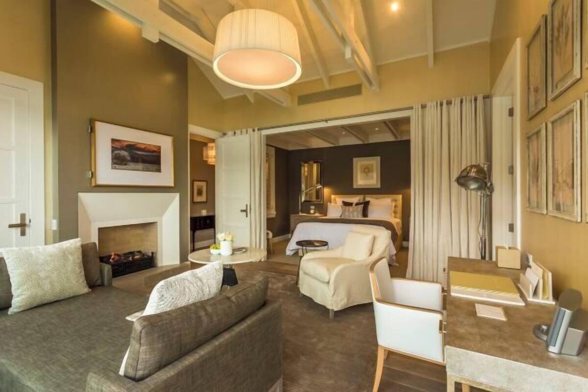 Egyptian cotton sheets, premium bedding, down duvets, minibar