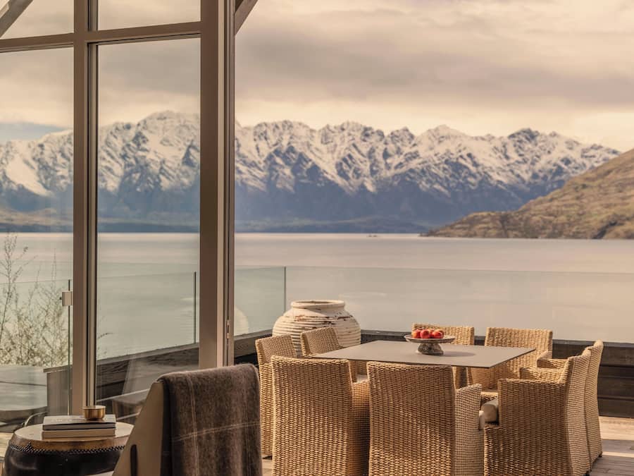 Matakauri Four Bedroom Villa | Área de estar | TV LCD, DVD player, dock para iPod, dock para MP3