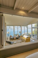 TV LCD, DVD player, dock para iPod, dock para MP3