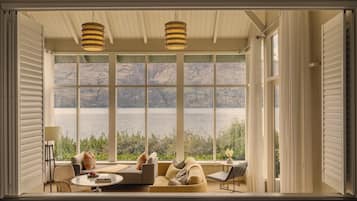 Egyptian cotton sheets, premium bedding, down duvets, minibar