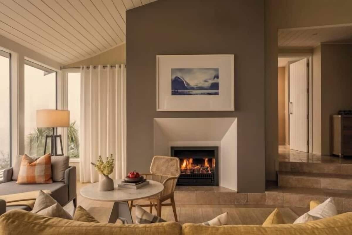 Living area | LCD TV, DVD player, heated floors