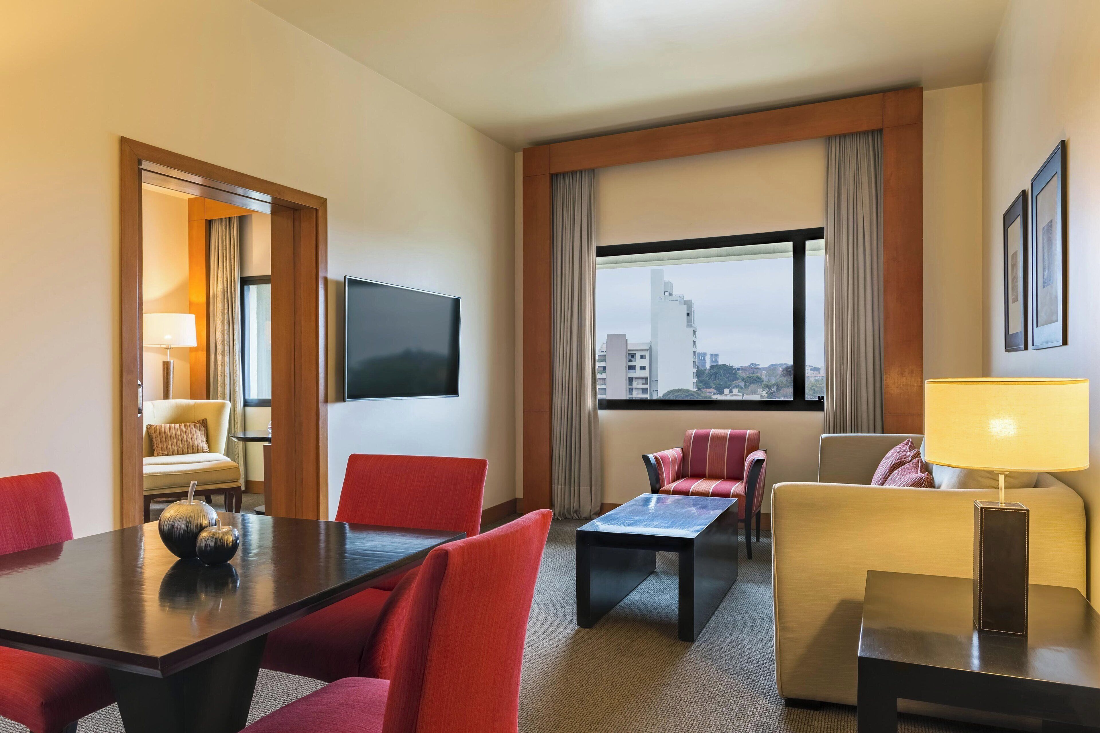 executive suite, 1 king bed, non smoking | living room | lcd tv, ipod dock