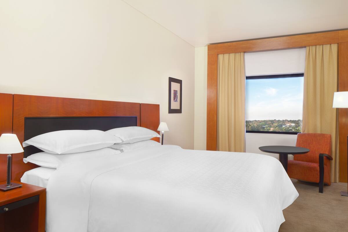 Minibar, in-room safe, desk, laptop workspace