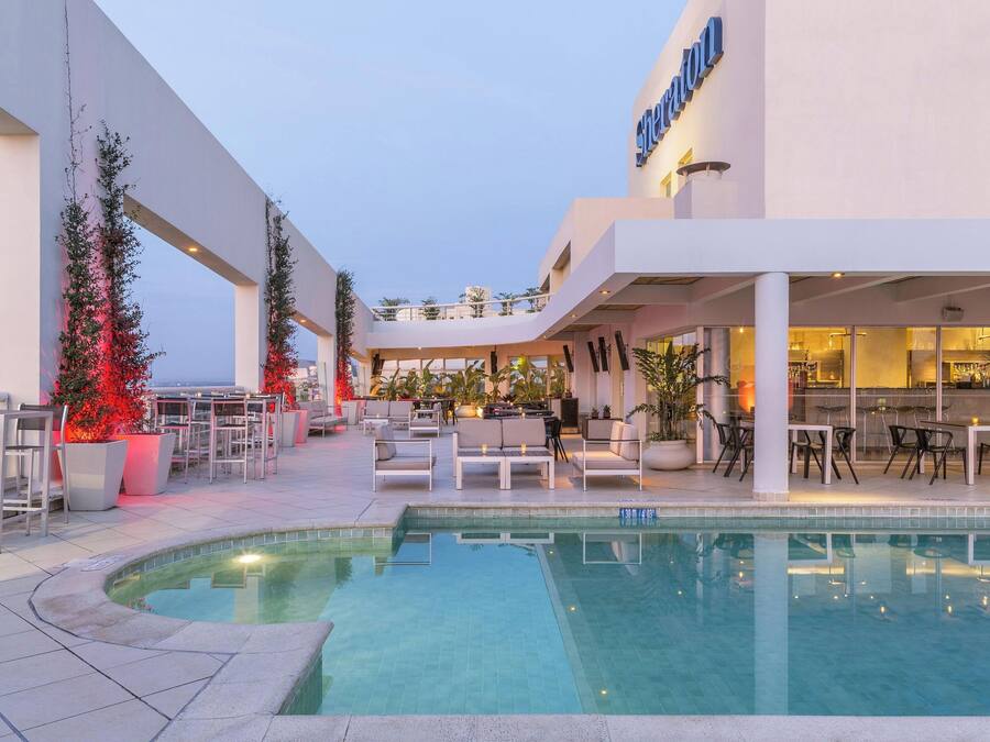 2 restaurants, breakfast served