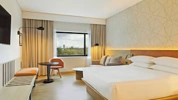 Frigobar, cofres nos quartos, escrivaninha