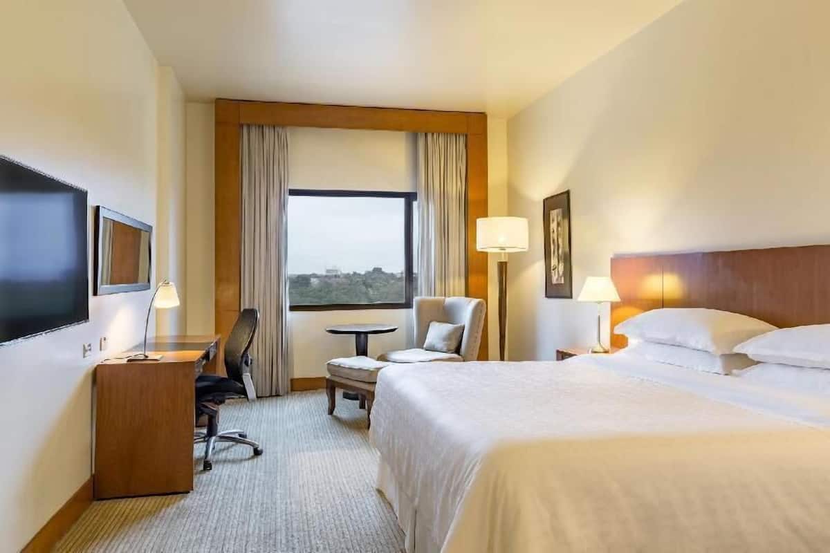 Minibar, in-room safe, desk, laptop workspace