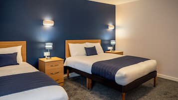 Family Room ( 2 Adult + 1 child)