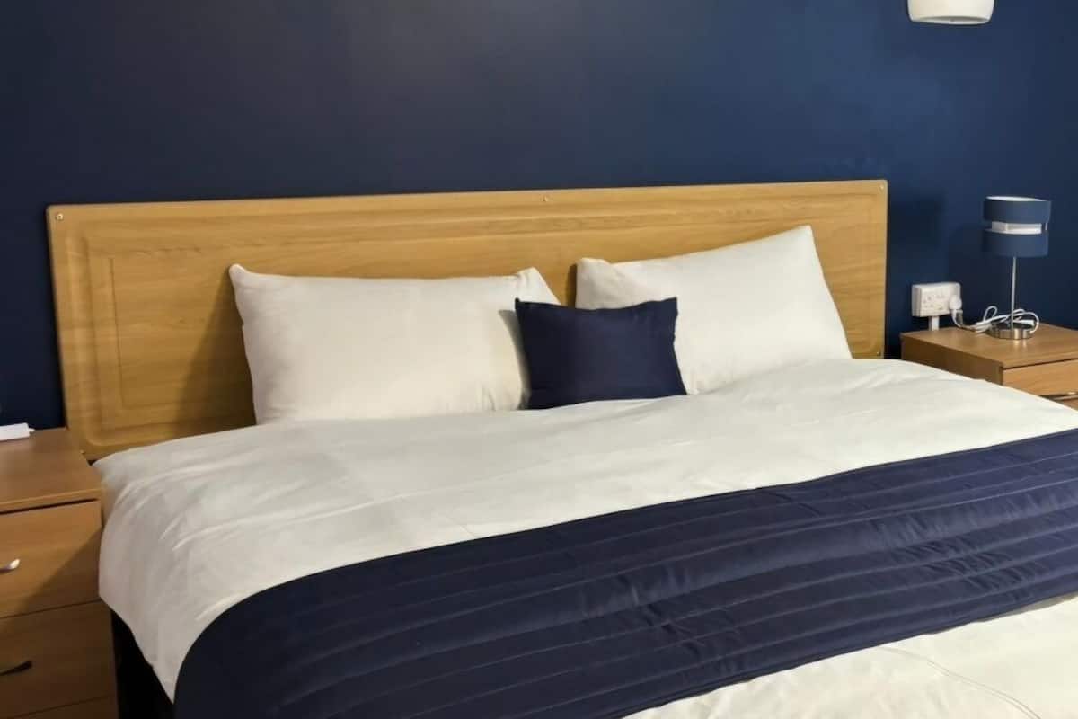 In-room safe, desk, iron/ironing board (on request), WiFi (free)