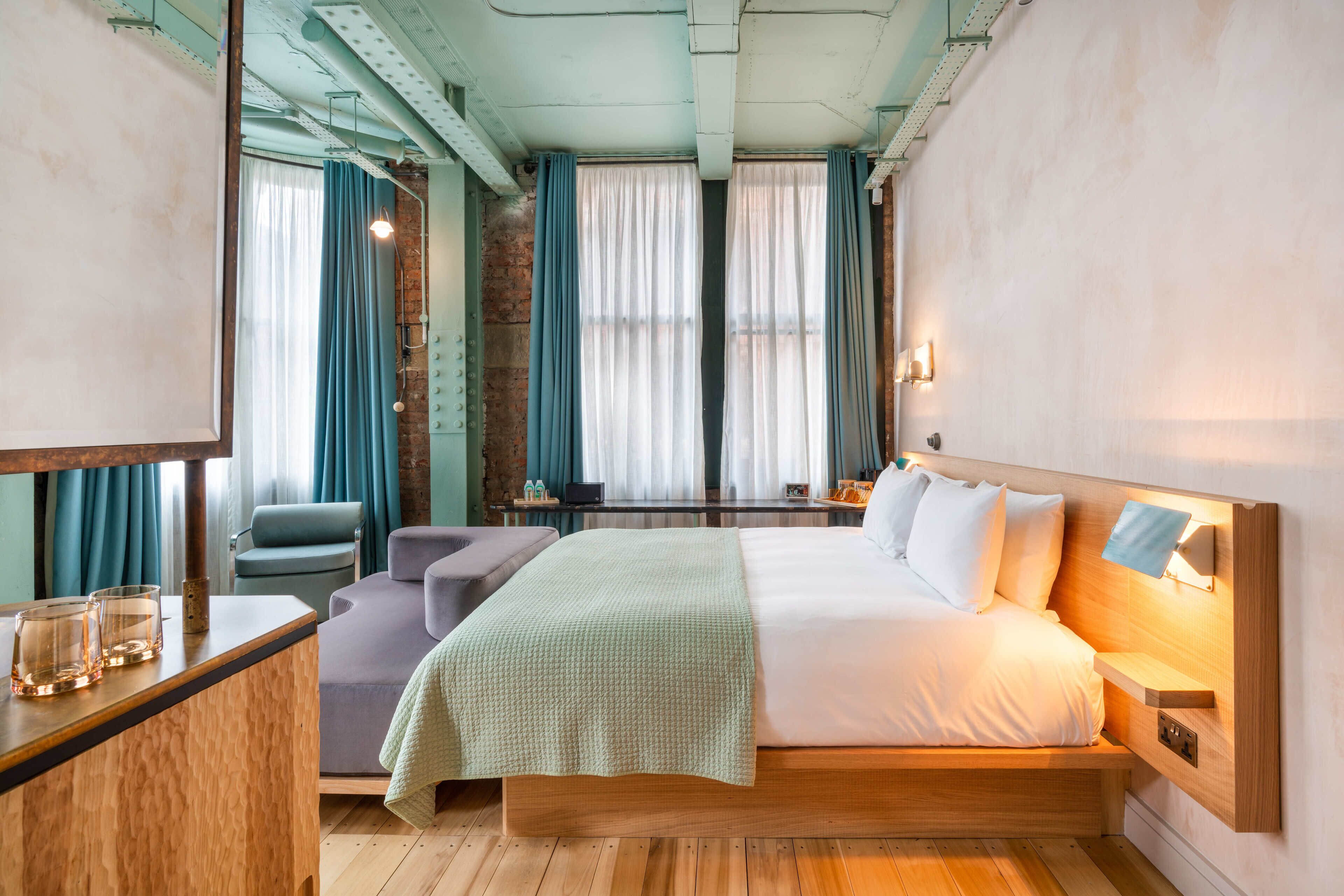 signature suite | 1 bedroom, premium bedding, in-room safe, desk