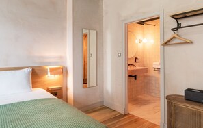 Habitació doble executiva | Roba de llit d'alta qualitat, caixa forta a l'habitació i escriptori 