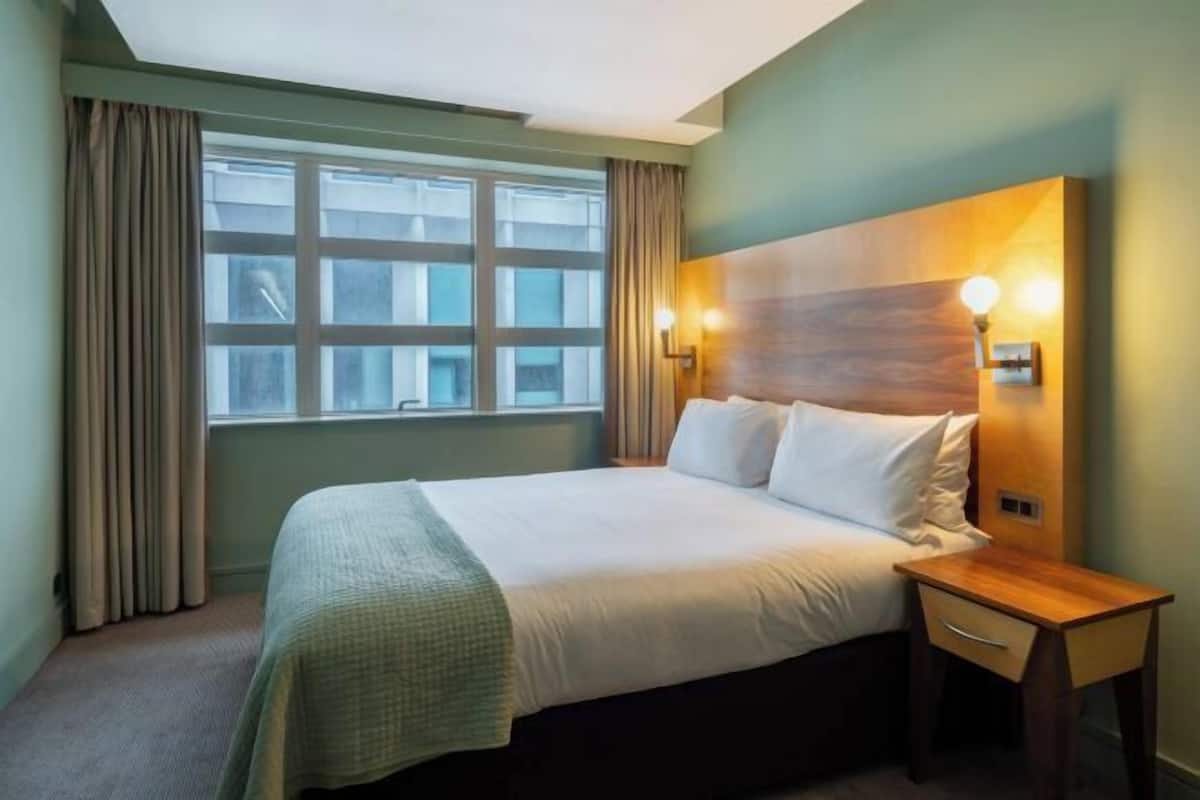 Literie de qualité supérieure, coffres-forts dans les chambres, bureau