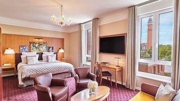 Junior-Suite | Minibar, Zimmersafe, Schreibtisch, schallisolierte Zimmer