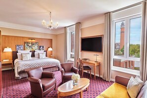 Phòng Suite Junior | Minibar, két bảo mật tại phòng, bàn, phòng cách âm 