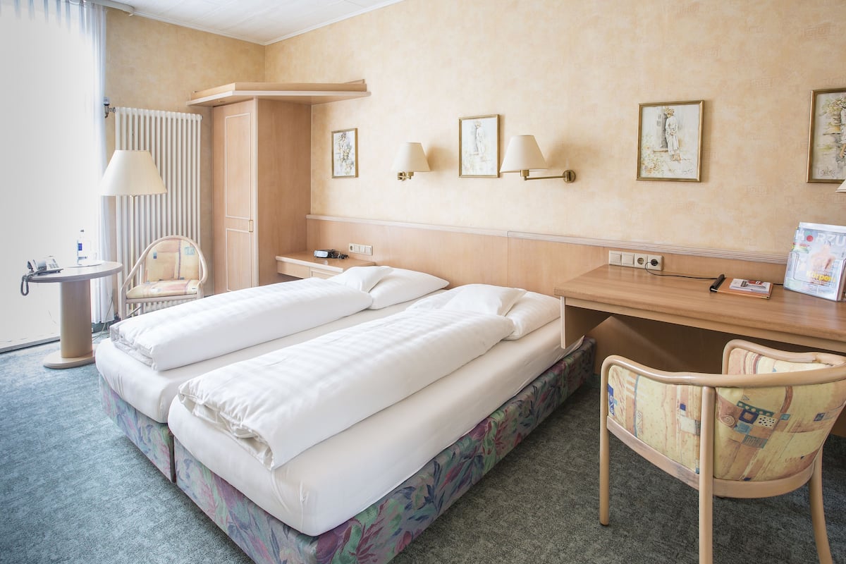 Minibar, in-room safe, desk, iron/ironing board