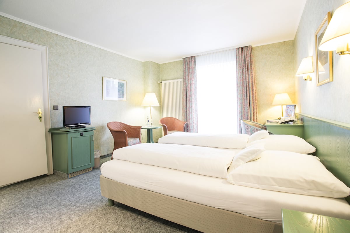 Minibar, in-room safe, desk, iron/ironing board