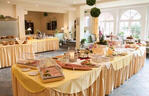 Der serveres aftensmad