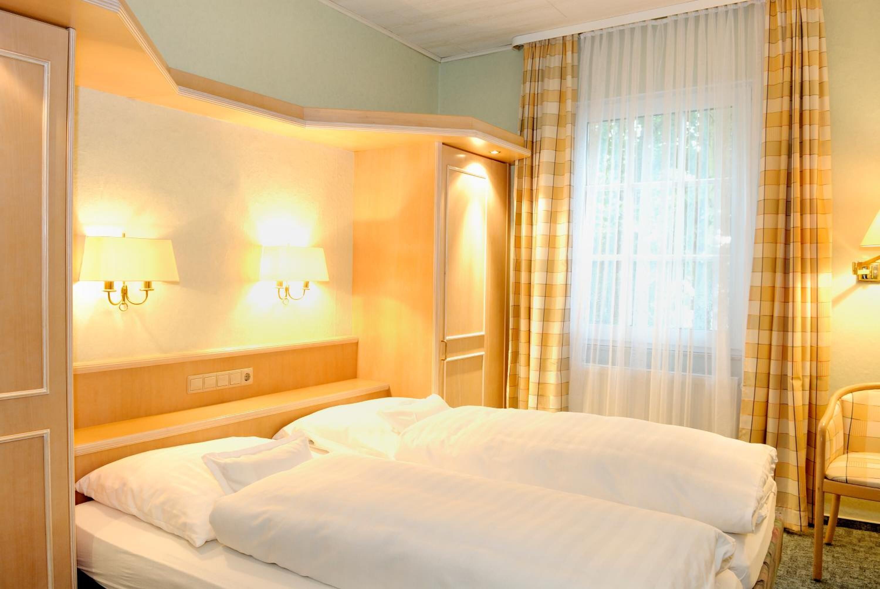 Minibar, Zimmersafe, Schreibtisch, Bügeleisen/Bügelbrett