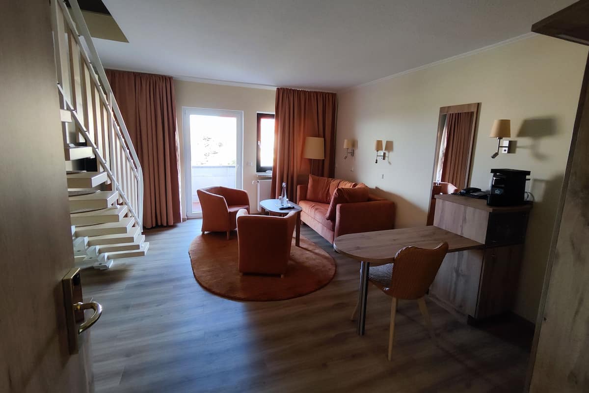 Minibar, in-room safe, desk, iron/ironing board