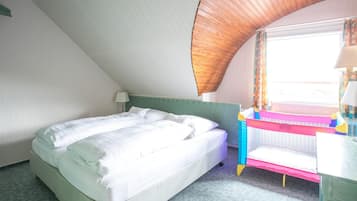 Minibar, caja de seguridad en la habitación y escritorio