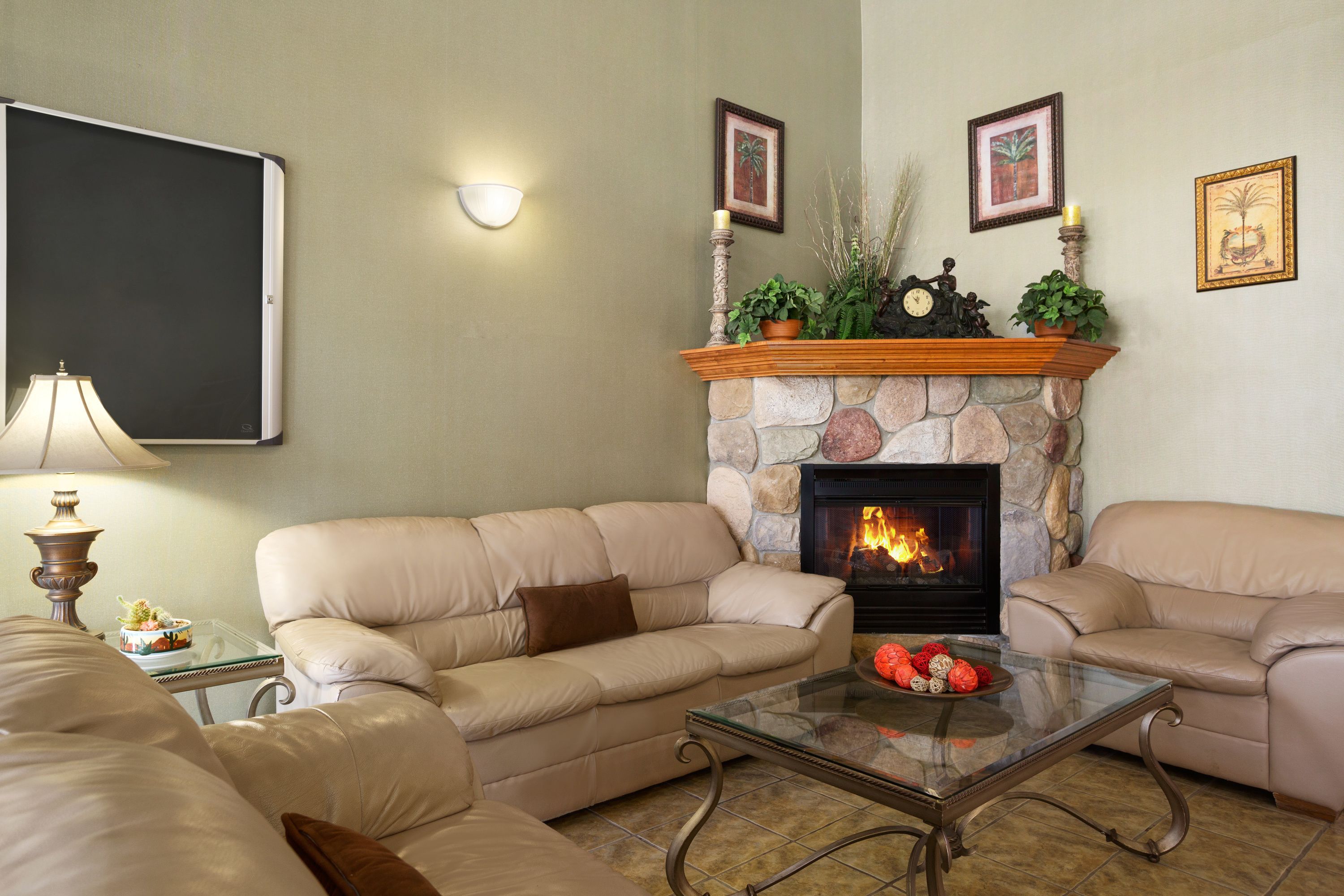 42-inch tv with cable channels