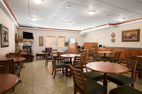 Ramada by Wyndham Clairmont/Grande Prairie