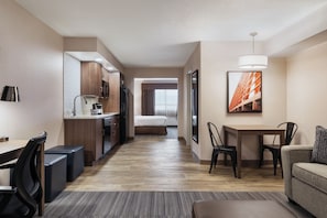 Suite estudio Deluxe, 1 cama King size y sofá cama, cocina | Cocina privada | Microondas y cafetera y tetera 